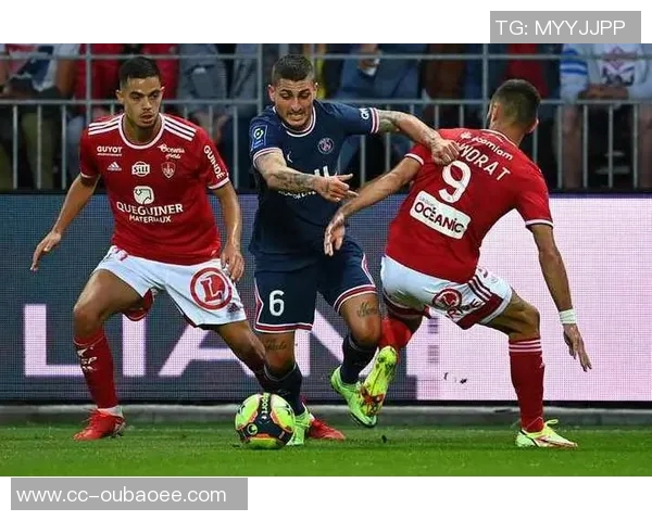 张佳玮分析乌度卡战术风格进攻防守兼备展现球队韧性与实力