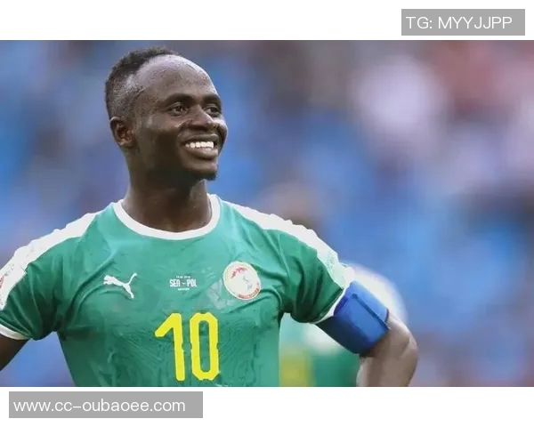 塞内加尔队长马内庆祝夺冠与队友合影感恩支持者的温暖瞬间 塞内加尔队长马内庆祝夺冠与队友合影感恩支持者的温暖瞬间